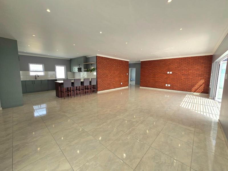 3 Bedroom Property for Sale in Golden Mile Western Cape